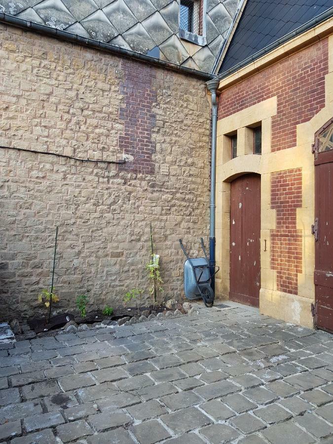 Appartement Atypique - 2 Chambres - Rue Calme Dans Centre Ville Sedán Exterior foto